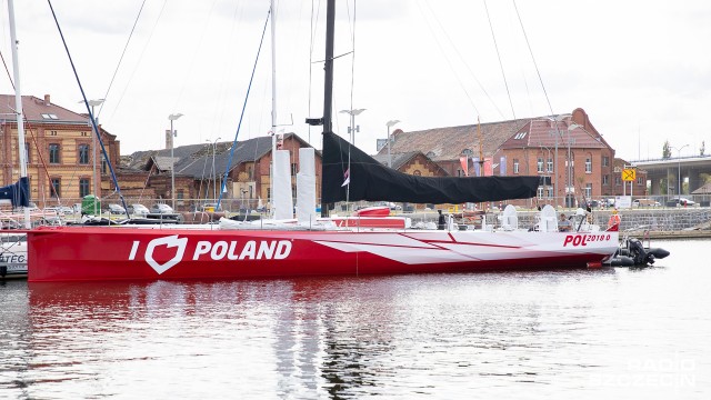 Jacht I Love Poland zmienił barwy i wypłynął ze Szczecina [WIDEO, ZDJĘCIA]