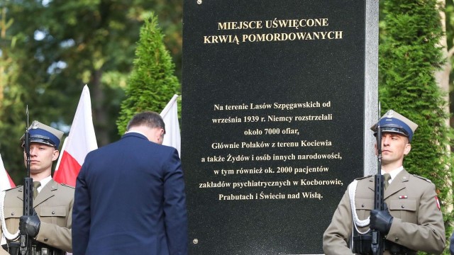 Prezydent oddał hołd ofiarom w Lesie Szpęgawskim [ZDJĘCIA]