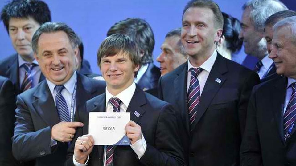 Delegacja Rosji po wyborze kraju na gospodarza MŚ. źródło: pl.wikipedia.org/wiki/Mistrzostwa_Świata_w_Piłce_Nożnej_2018