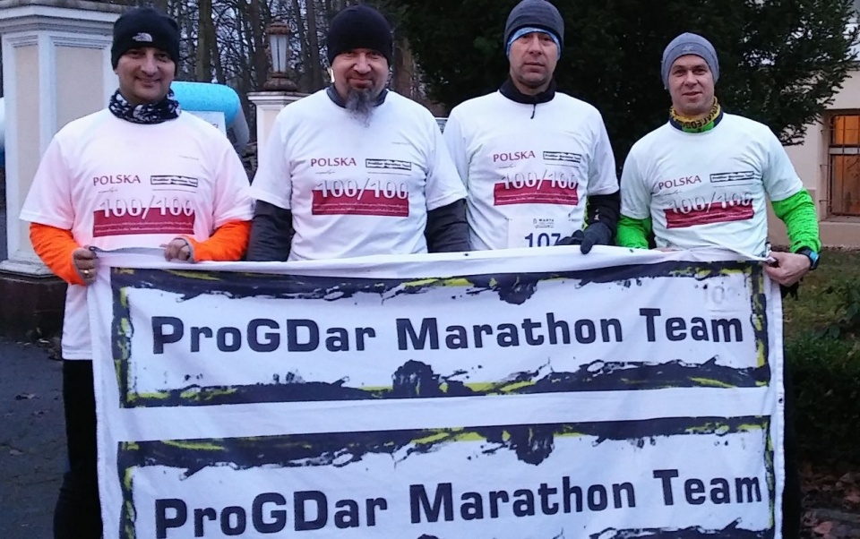 Grupa zachodniopomorskich biegaczy chce zaliczyć sto maratonów na stulecie niepodległości. Fot. ProGDar Marathon Team