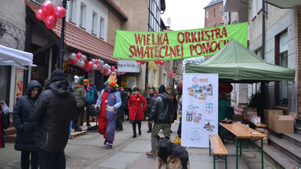 Orkiestra gra także w Kołobrzegu, gdzie kwestuje ponad 180 wolontariuszy. Fot. Przemysław Polanin [Radio Szczecin]