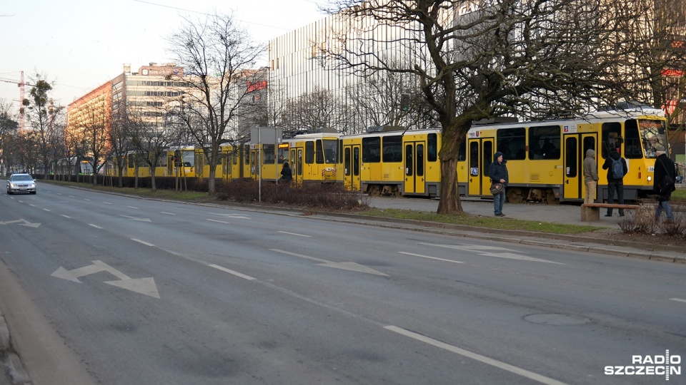 Na placu Rodła w tramwaju linii 12 przewróciła się pasażerka. Fot. Łukasz Szełemej [Radio Szczecin]