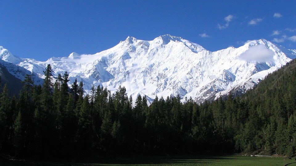 Nanga Parbat to ośmiotysięcznik, dziewiąty co do wysokości szczyt świata (8126 m n.p.m.). Fot. www.wikipedia.org / Atif Gulzar