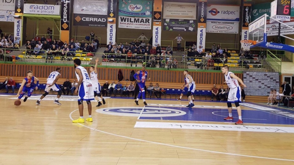 Po porażce w Radomiu koszykarze Kinga spadli na 9. miejsce w tabeli Energa Basket Ligi. źródło: www.facebook.com/kingwilki/