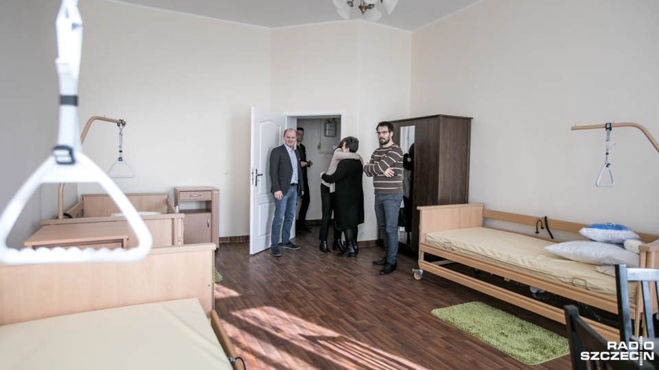 Mieszkanie chronione dla 14 osób powstało w centrum Szczecina. Mieści się na pierwszym piętrze kamienicy przy al. Piastów. Fot. Weronika Łyczywek [Radio Szczecin]