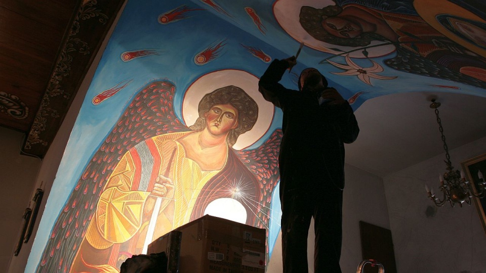 Jest jedynym malarzem w regionie, którego obrazy ścienne inspirowane sztuką Wschodu są w kościołach katolickich. Fot. Magdalena Cegielska