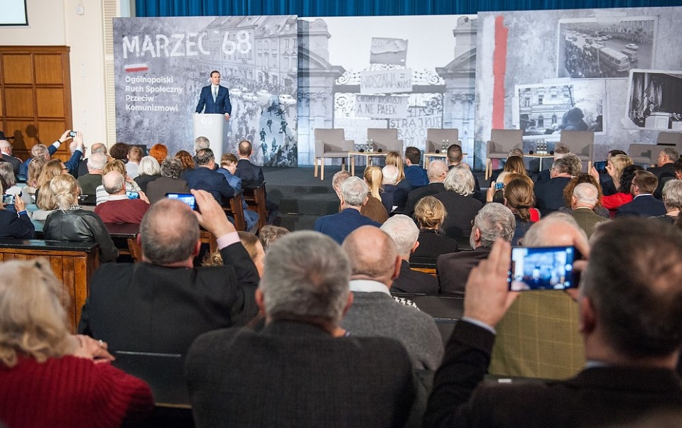 Szef rządu uczestniczył w debacie na temat wydarzeń sprzed 50 lat na Uniwersytecie Warszawskim. Fot. twitter.com/PremierRP