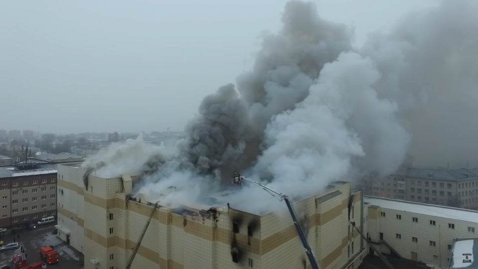 Pożar w Kemerowie. Źródło fot. YouTube / Мишень в дым