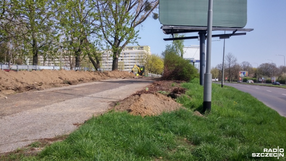 Rozpoczyna się budowa ścieżki rowerowej na ulicy 26 Kwietnia w Szczecinie. Fot. Marek Borowiec [Radio Szczecin]