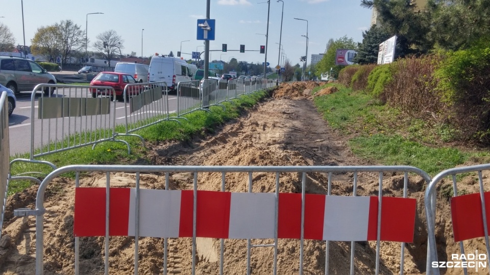 Rozpoczyna się budowa ścieżki rowerowej na ulicy 26 Kwietnia w Szczecinie. Fot. Marek Borowiec [Radio Szczecin]
