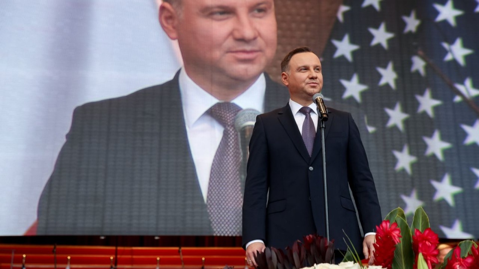 Prezydent Andrzej Duda odsłonił w Chicago tablicę poświęconą dwóm swoim poprzednikom. Fot. Jakub Szymczuk KPRM