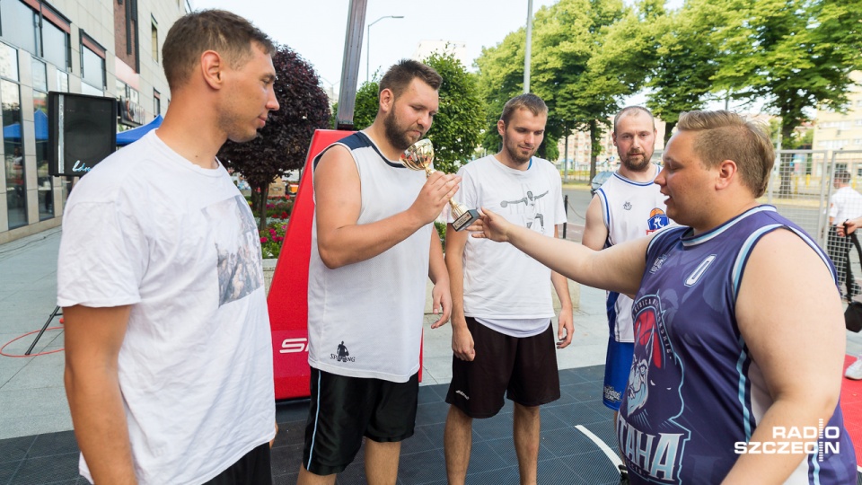 Zwycięzcy Gryf Basket Cup awansowali bezpośrednio do turnieju finałowego mistrzostw Polski w streetballu, które odbędą się 21 lipca w Katowicach. Fot. Robert Stachnik [Radio Szczecin]