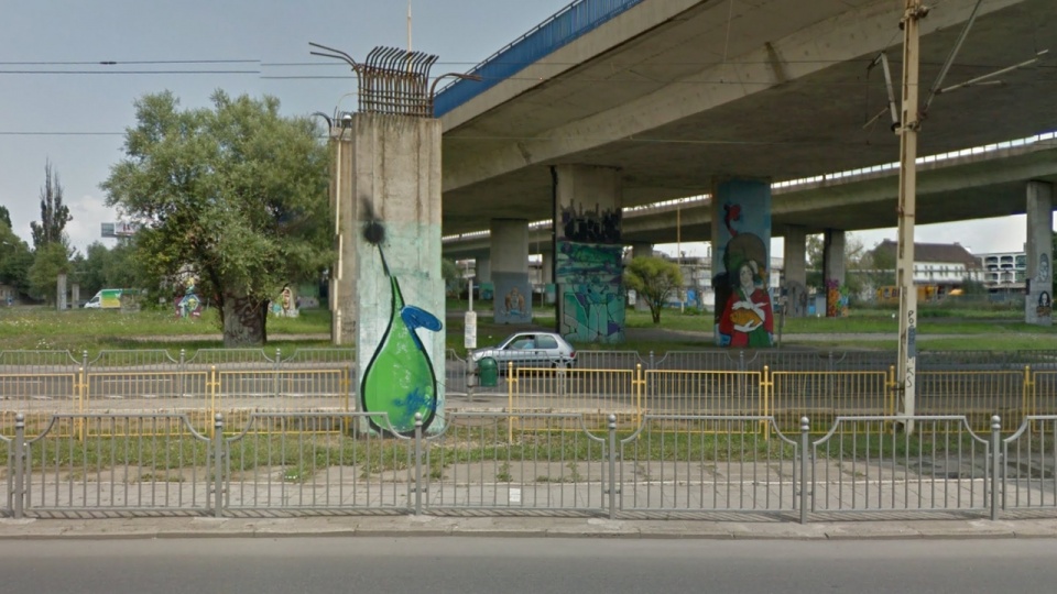 Betonowe filary znajdujące się przy ul. Energetyków i Bytomskiej w Szczecinie zostaną usunięte. Źródło: www.google.com/maps/