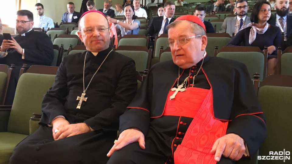 Kardynał Raymond Leo Burke (z prawej). Fot. Tomasz Duklanowski [Radio Szczecin]