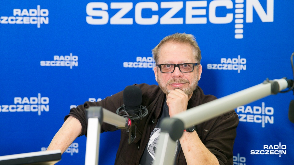 Tomasz Raczek jest teatrologiem, wydawcą, autorem programów telewizyjnych i radiowych. W latach 2012-2013 był redaktorem naczelnym miesięcznika „Film”. Fot. Robert Stachnik [Radio Szczecin]