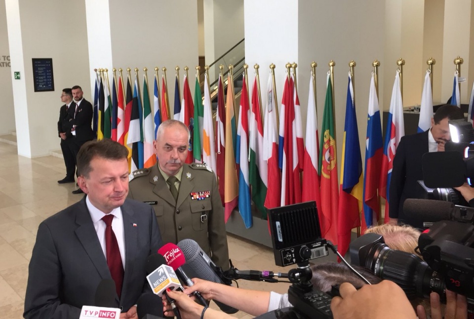 W tej grupie nie ma Polski, bo - jak argumentował minister obrony Mariusz Błaszczak - nasz kraj koncentruje siły na współdziałaniu w ramach NATO i UE. Fot. twitter.com/MON_GOV_PL