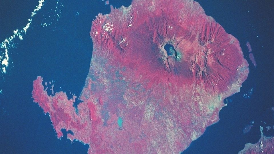 Zdjęcie satelitarne wyspy Lombok. źródło: https://pl.wikipedia.org/wiki/Lombok