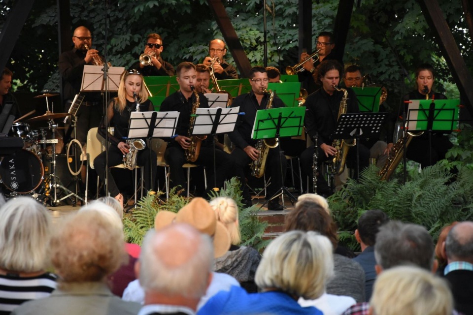 Szczecin Philharmonic Big Band zagrał w Trzęsaczu na XIV Międzynarodowym Festiwalu Sacrum Non Profanum. Fot. Jan Olczak