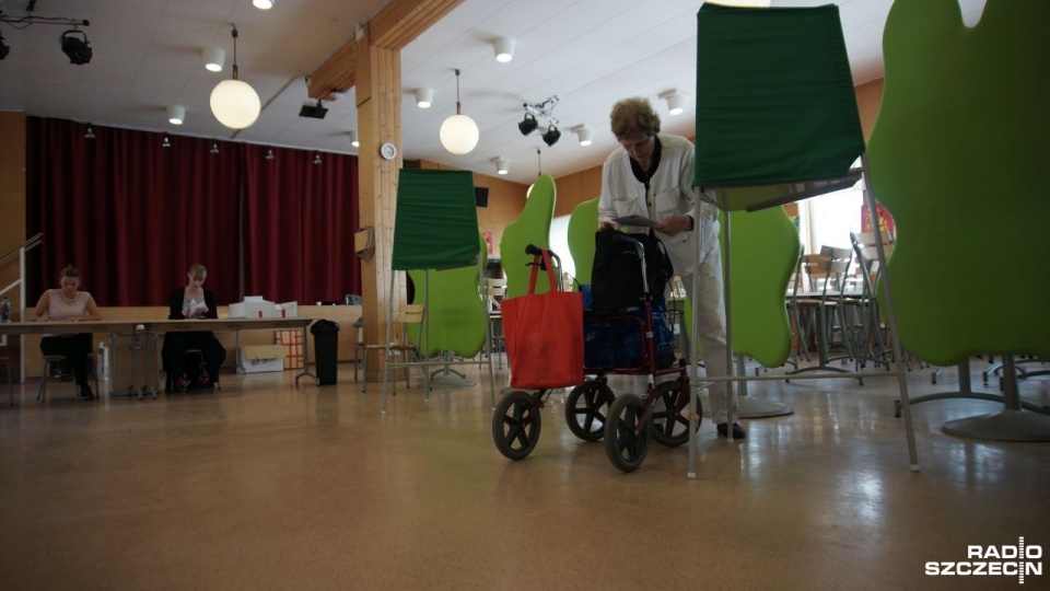 Pomyłka w liczeniu głosów to nie jedyna wpadka szwedzkiej Państwowej Komisji Wyborczej. Do kilku obwodów wyborczych w Sztokholmie i okolicach nie dostarczono na czas kart do wcześniejszego głosowania. Fot. Przemysław Gołyński [Radio Szczecin]