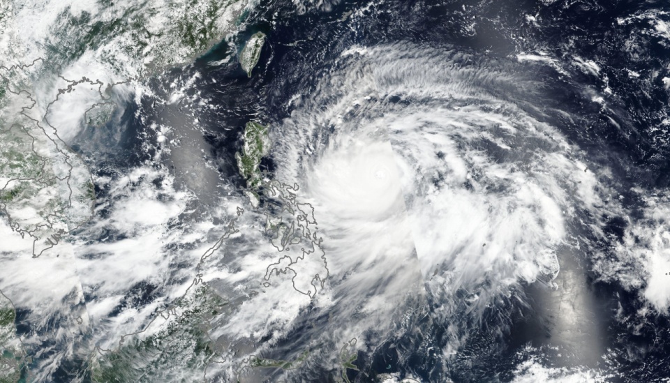 Tajfun "Mangkhut". Fot. NASA, źródło: www.earthobservatory.nasa.gov