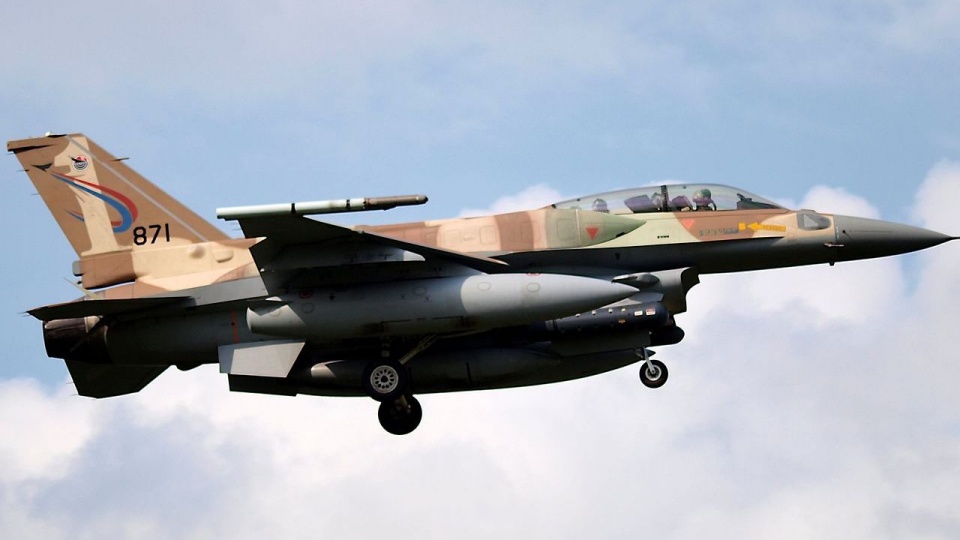 Izraelski F-16 Soufa 871. Według rosyjskiego resortu obrony, izraelskie F-16 wykorzystały IŁa-20 jako tarczę, za którą się schowały przed rakietami syryjskiej obrony powietrznej. źródło: https://pl.wikipedia.org/wiki/Si%C5%82y_Powietrzne_Izraela