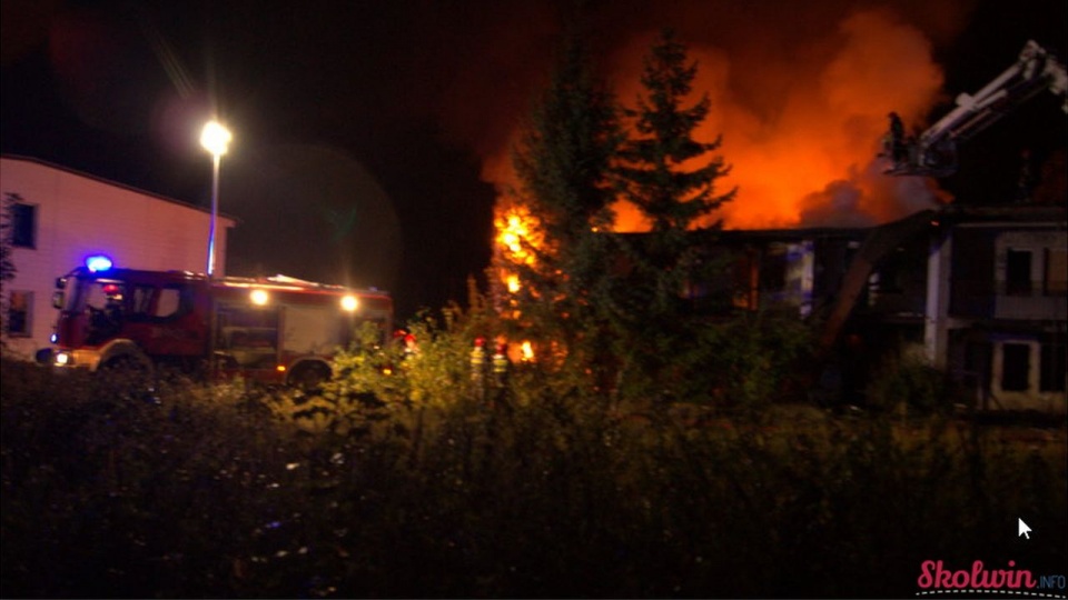 Pożar opuszczonego hotelowca na Skolwinie Fot: http://skolwin.info