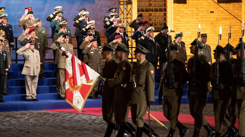Ceremonia powitania szefów obrony 29 państw członkowskich NATO. Fot. MON, źródło: www.twitter.com/MON_GOV_PL