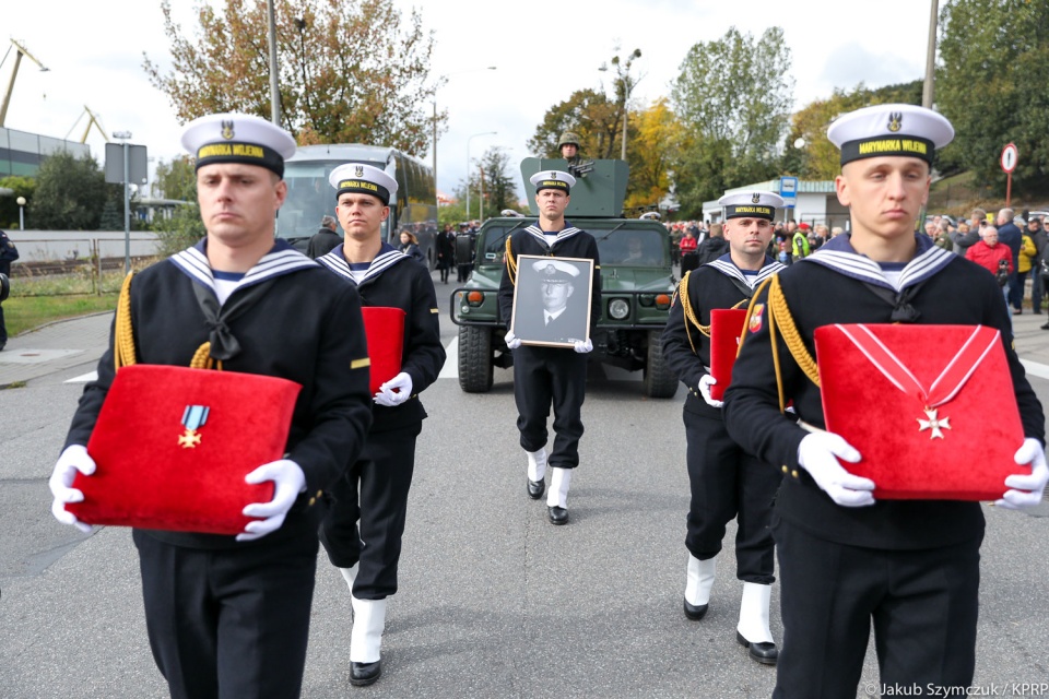 Uroczystości pogrzebowe admirała Józefa Unruga. Fot. Jakub Szymczuk/KPRP, źródło: www.prezydent.pl