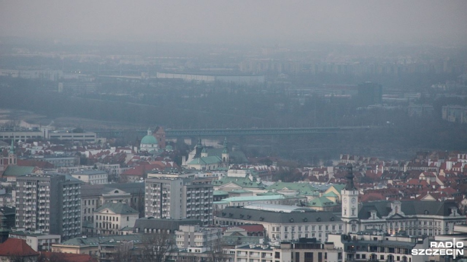 Jak wynika z badań Ministerstwa Środowiska 70 procent budynków w Polsce nie jest dostatecznie docieplonych. Stąd zanieczyszczenia powietrza i wysokie rachunki za ogrzewanie. Fot. Piotr Kołodziejski [Radio Szczecin/Archiwum]