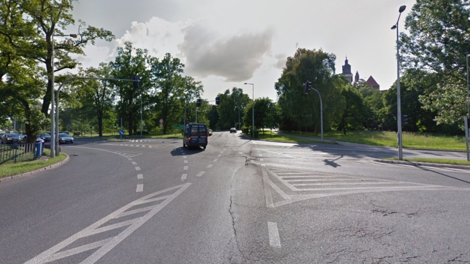 Pierwsze rondo zostanie zbudowane w miejscu, gdzie ulica Bydgoska krzyżuje się z Obwodnicą Staromiejską i ulicą Skłodowskiej-Curie. Źródło: www.google.com/maps
