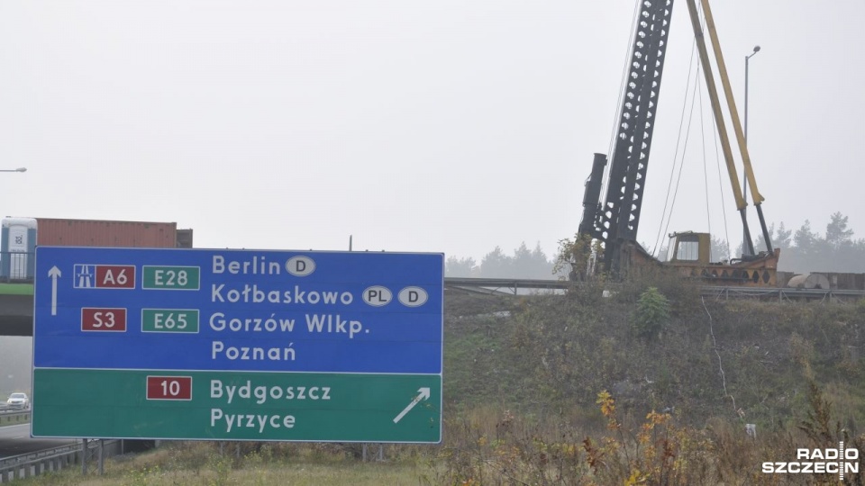 Kłopoty wykonawcy na przebudowywanym węźle Kijewo nad A6. Fot. Marek Borowiec [Radio Szczecin]