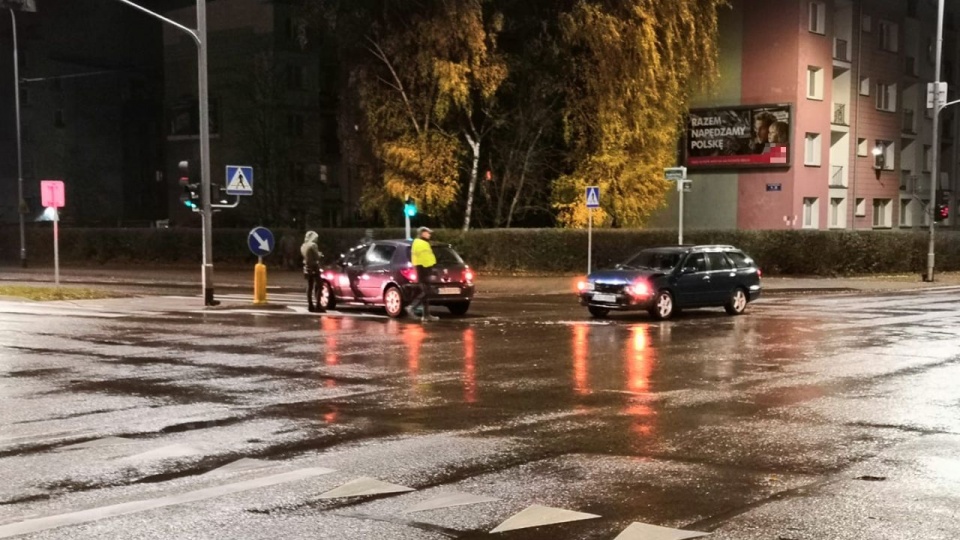 Do kolejnej kolizji doszło na skrzyżowaniu ulic Sczanieckiej z Emilii Plater w stronę Gontyny. źródło: Facebook Grupa Suszą! Szczecin