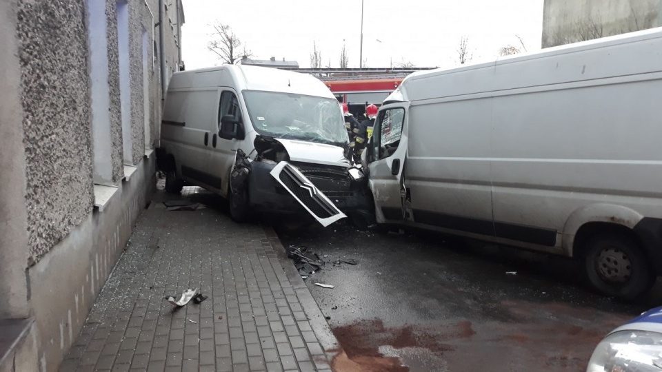 W Policach na ul. Grunwaldzkiej zderzyły się dwa busy. Nie ma rannych, ale przejazd ulicą jest zablokowany. źródło: Facebook Grupa Suszą! Szczecin