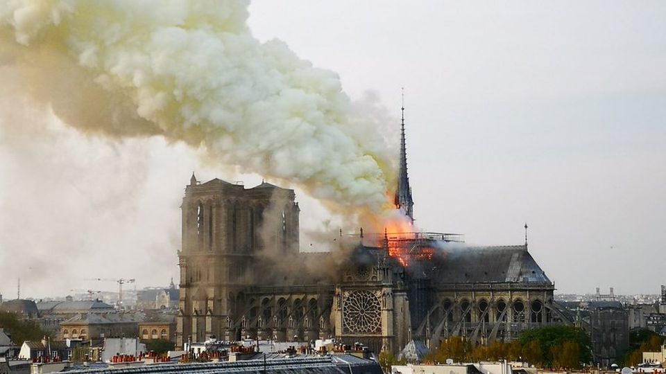 Macron: Odbudowa katedry Notre Dame w pięć lat