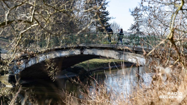 Mostek na Rusałką został wybudowany na początku XX wieku i ma ponad 110 lat. Fot. Robert Stachnik [Radio Szczecin] Słynny szczeciński mostek do remontu [ZDJĘCIA]