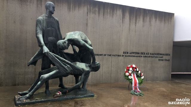 Fot. Tomasz Duklanowski [Radio Szczecin] Studenci oddają hołd profesorom więzionym w Sachsenhausen [ZDJĘCIA]