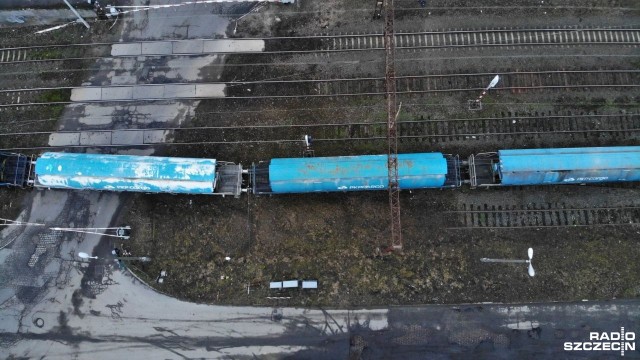 Pociąg wykoleił się na Gocławiu. Przejazd zablokowany [WIDEO, ZDJĘCIA]