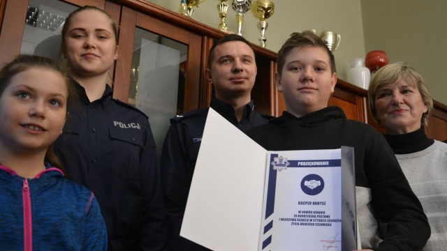 Postawa 13-latka doceniona przez policję i władze Kołobrzegu [ZDJĘCIA]