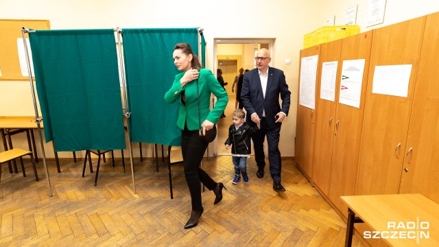 Minister wraz z rodziną wziął udział w głosowaniu do PE [WIDEO, ZDJĘCIA]
