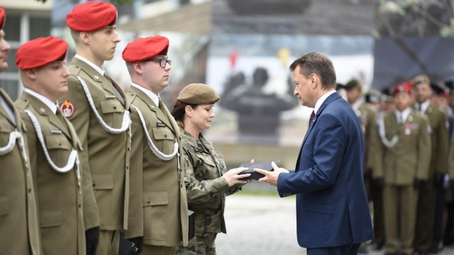 Szef MON wręczył wyróżnienia i medale z okazji Święta Wojska Polskiego [ZDJĘCIA]
