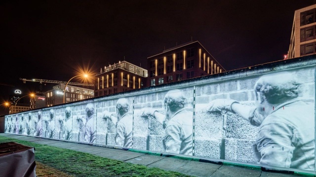 Berlińczycy świętują 30. rocznicę upadku Muru Berlińskiego [WIDEO, ZDJĘCIA]