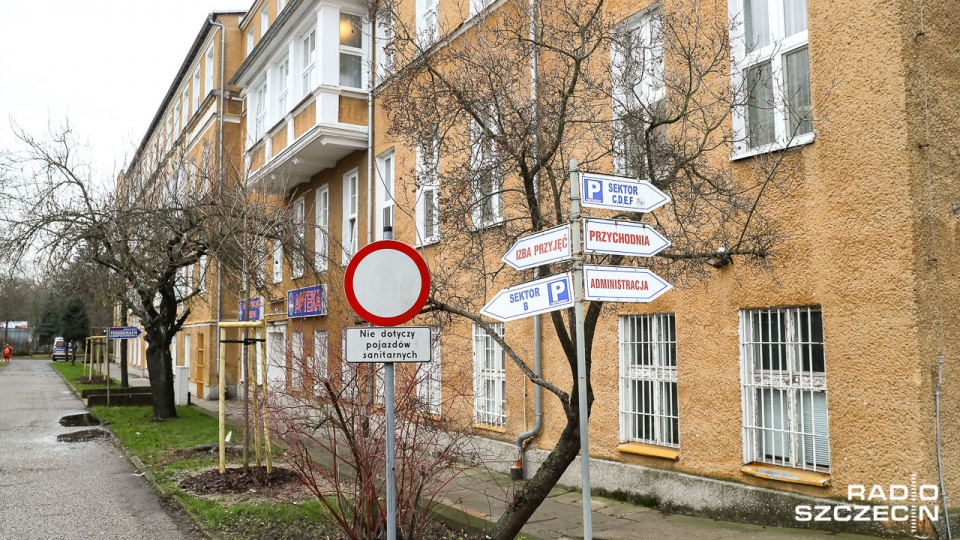 Szpital MSWiA przy ulicy Jagiellońskiej w Szczecinie zamknięty do odwołania. Fot. Robert Stachnik [Radio Szczecin]