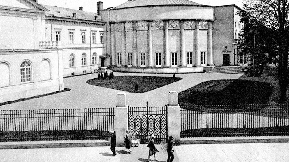 Nowy gmach Sejmu, ulica Wiejska, rok 1930. źródło: https://pl.wikipedia.org/wiki/II_Rzeczpospolita