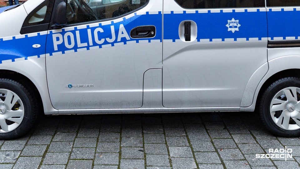 Policjanci zatrzymali pijanego motorowerzystę w centrum Świnoujścia. Fot. Robert Stachnik [Radio Szczecin]