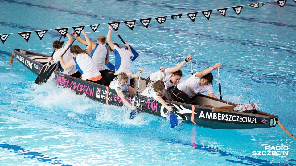 "Smocze łodzie" to drużynowy sport wodny. Wywodzi się z południowej Azji (Chiny) gdzie na tradycyjnych "smoczych łodziach" pływano od tysiącleci. Fot. Robert Stachnik [Radio Szczecin]