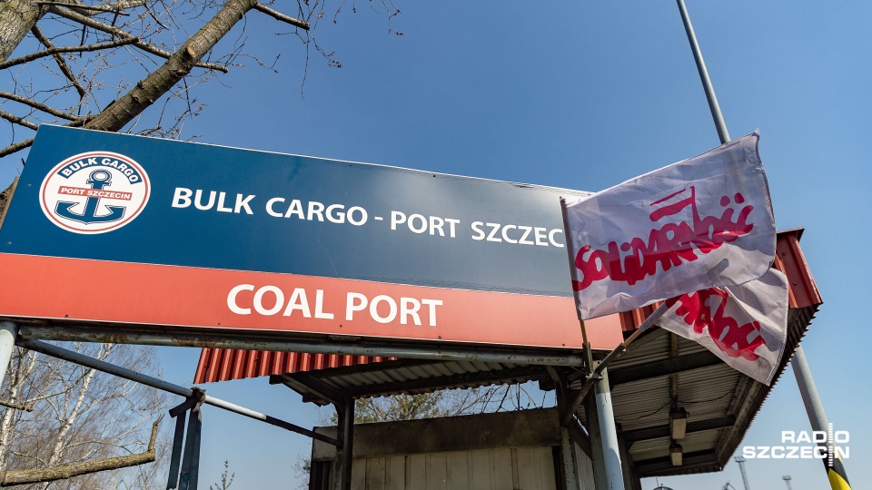 Bulk Cargo-Port Szczecin to spółka, która prowadzi przeładunki m.in. w rejonie Basenu Górniczego. Jej pracownicy obawiają się utraty pracy. Fot. Robert Stachnik [Radio Szczecin]