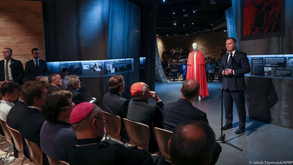 Andrzej Duda wziął udział w prezentacji ekspozycji głównej Mt 5,14 Muzeum Jana Pawła II i Prymasa Wyszyńskiego. Fot. Jakub Szymczuk/KPRP