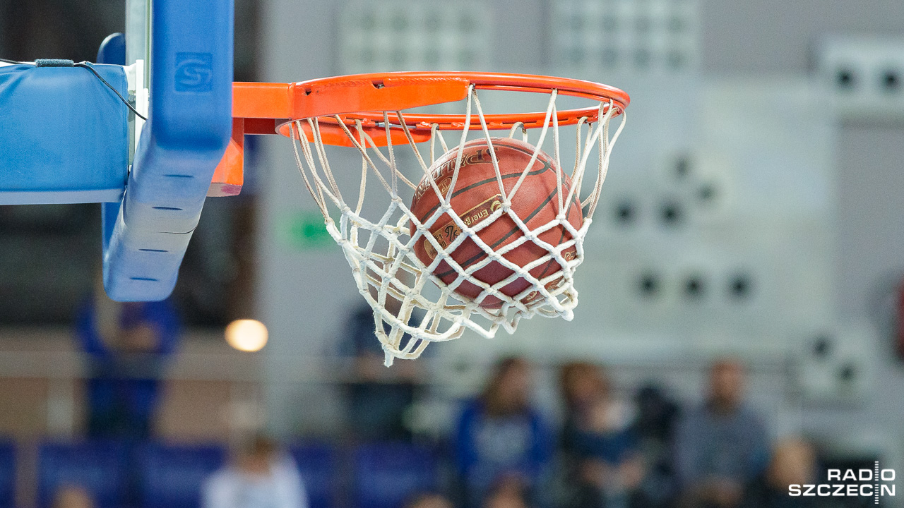 Koszykarze PGE Spójni bez 15 zwycięstwa w rozgrywkach o mistrzostwo Polski. Stargardzianie przegrali dziś na wyjeździe z Czarnymi Słupsk 51:68 w meczu inaugurującym 24 kolejkę Energa Basket Ligi.