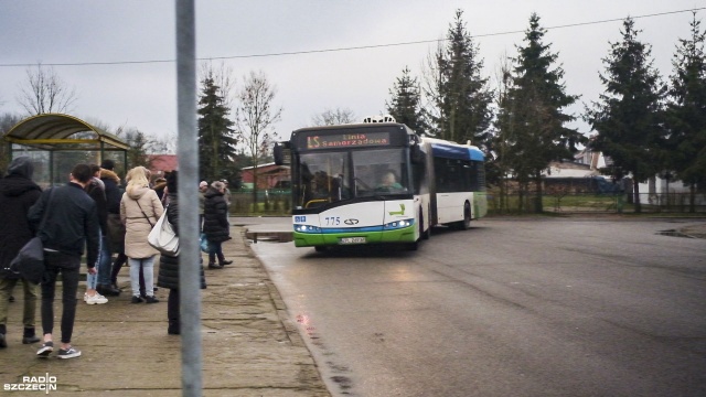 Fot. Wojciech Ochrymiuk [Radio Szczecin] Police nie mają pieniędzy na połączenia autobusowe. Mieszkańcy protestują [WIDEO, ZDJĘCIA]