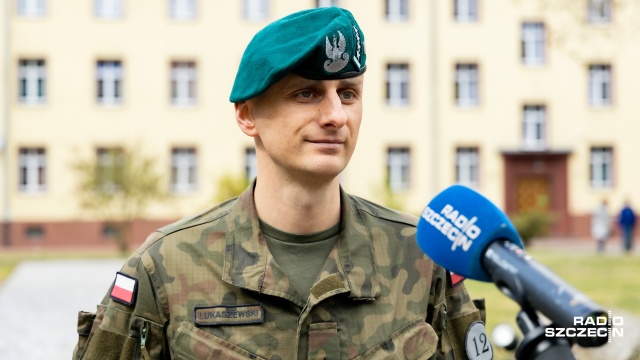 Fot. Robert Stachnik [Radio Szczecin] Ponad 800 żołnierzy otrzymało wyróżnienia z okazji święta 12. BZ [WIDEO, ZDJĘCIA]